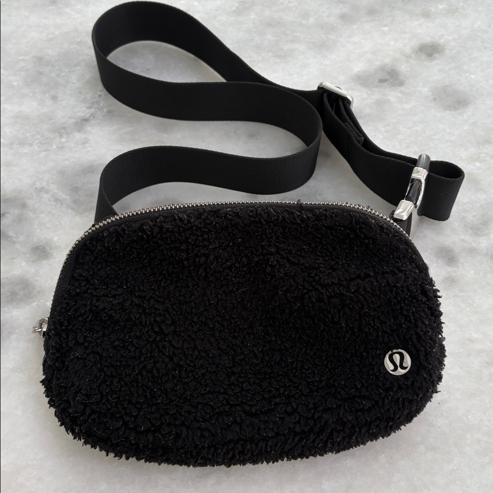 Lululemon Belt Bag in Black Sherpa